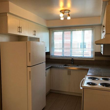 3 ET DEMI, TOUT RENOVE, CHAUFFAGE ET EAU CHAUDE INCLUS - Photo 4