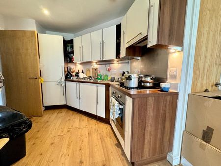 2 bedroom flat to rent - Photo 2