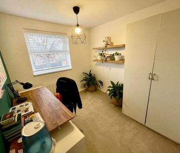 4 bedroom semi-detached house to rent - Photo 4
