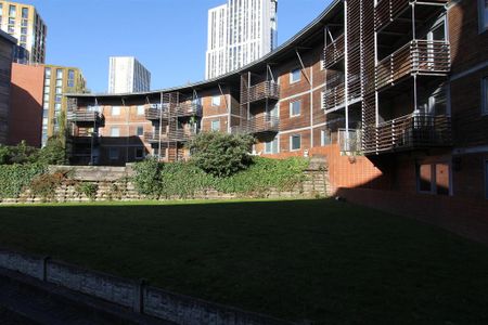 2 bedroom flat to rent - Photo 3