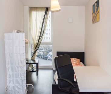Room in Bernhard-Weiß-Straße, Berlin for 92 m² with 5 bedrooms - Foto 6