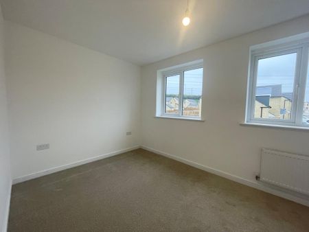 3 bedroom semi-detached house to rent - Photo 4