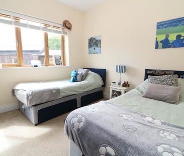4 bedroom detached house to rent - Photo 4