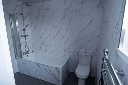 2 bedroom terraced house to rent - Photo 4