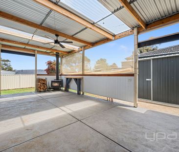 4 BEDROOM FAMILY HOME - Photo 5