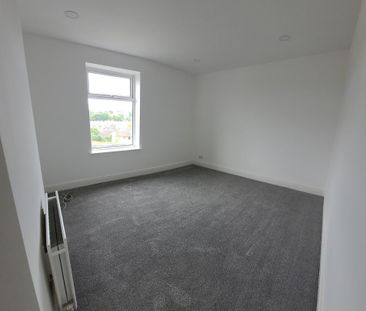 4 bedroom terraced house to rent - Photo 2