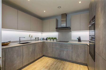 Contemporary two bedroom apartment at the edge of The Pantiles with residents concierge and underground parking - Photo 4