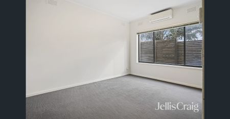 Spacious, Light-Filled 2-Bedroom Apartment with Private Courtyard - Photo 2