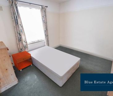 4 bedroom end of terrace house to rent - Photo 6