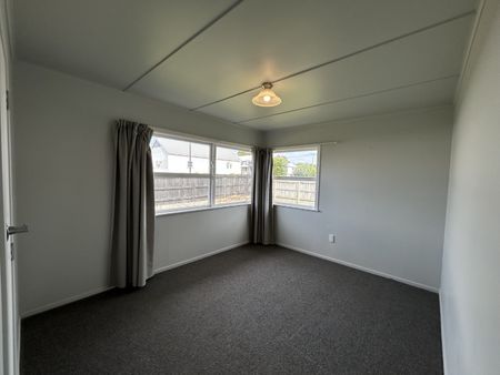 17 Glasgow Street, Hawera - Photo 4