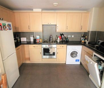 3 bedroom flat to rent - Photo 3