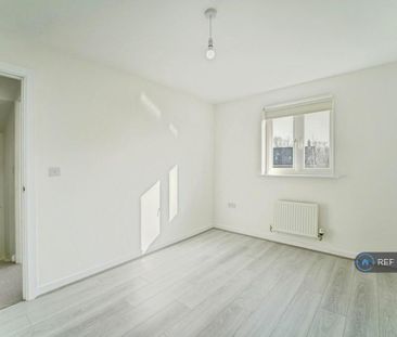 4 bedroom end of terrace house to rent - Photo 6