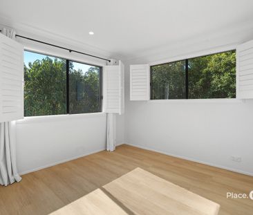 Light-Filled Retreat with Modern Style and Leafy Surroundings - Photo 3