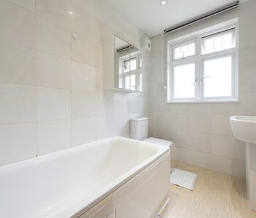 4 bedroom semi-detached house to rent - Photo 2