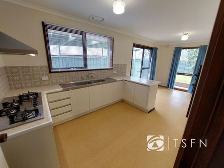 Lovely home in sought after Kangaroo Flat - Photo 3