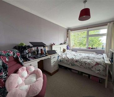 Macdonald Road, Farnham, Surrey, GU9 - Photo 1