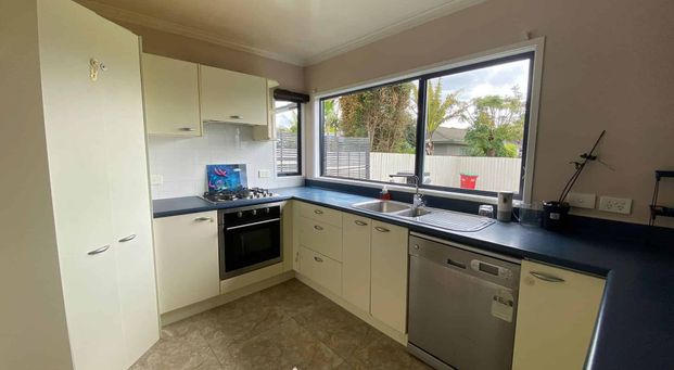 Spacious house with 4 bedrooms and 2 bathrooms - Photo 1