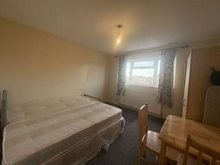 5 bedroom semi-detached house to rent - Photo 2