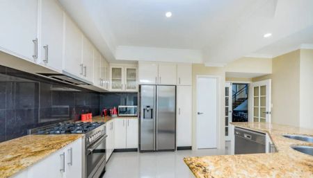 “ELEVATED COASTAL LUXURY WITH OCEAN VIEWS & HEATED POOL” - Photo 3