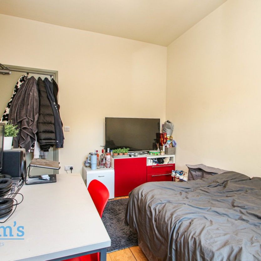 9 bed Semi-Detached House for Rent - Photo 1