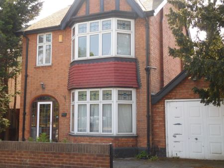 6 Bedroom Detached To Rent in Lenton - Photo 2