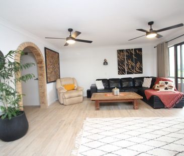 Fully Furnished Renovated Unit! - 4 month lease only - Photo 4