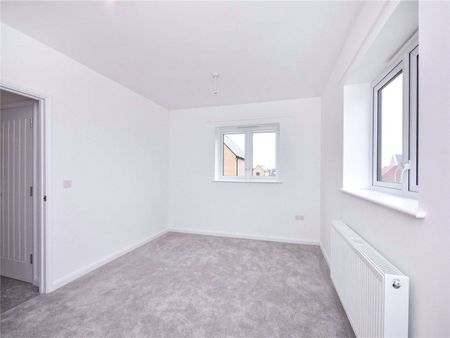 A newly built three bedroom house in the popular Beaulieu Park development - Photo 2