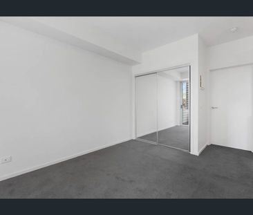 Studio-Style Apartment in Uni-Hill - Photo 3