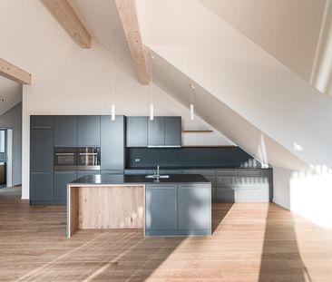 Grosszügige 3.5-Zimmer-Dachwohnung am Opfiker Plateau - Photo 2