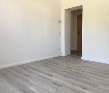 Schön, hell, renoviert und modern! Zentrale und verkehrsgünstige Lage! - Photo 1