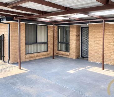 Comfortable Family Home with Separate Studio - Photo 4