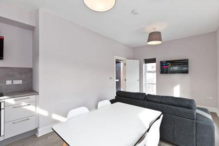 2 bedroom flat to rent - Photo 2