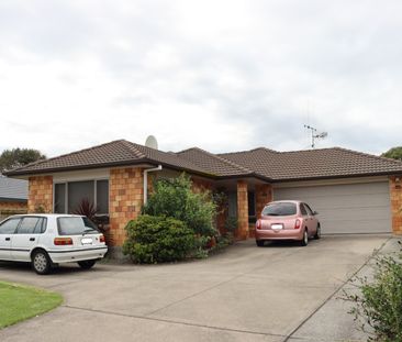 Sunny and Spacious Four-Bedroom Famil - Papamoa - Photo 6