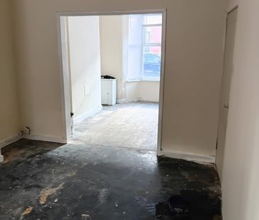 Room in a Shared House, St Andrew Road, L4 - Photo 3