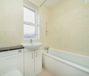 3 bedroom maisonette to rent - Photo 4