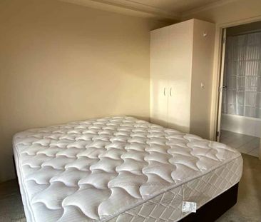 One Bedroom with a view - Photo 4