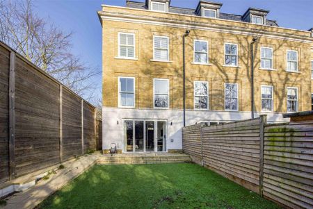 4 bedroom end of terrace house to rent - Photo 5