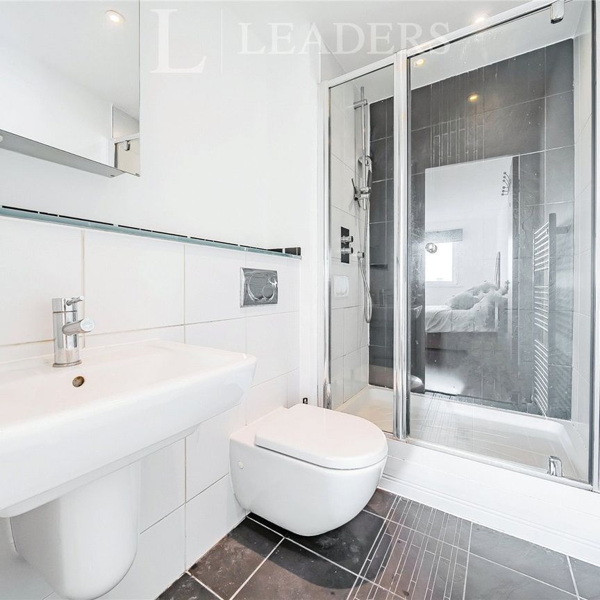 2 bedroom apartment to rent The Blue Building, Gunwharf Quays, Portsmouth, PO1 - Photo 1