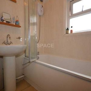 1 bedroom property to rent in Reading - Photo 2