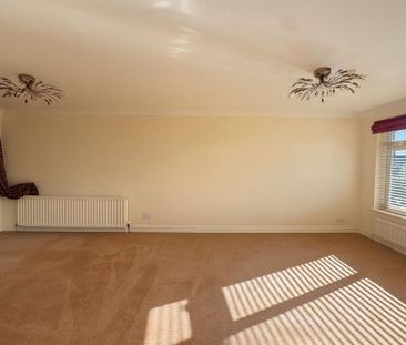 4 bedroom semi-detached house to rent - Photo 2