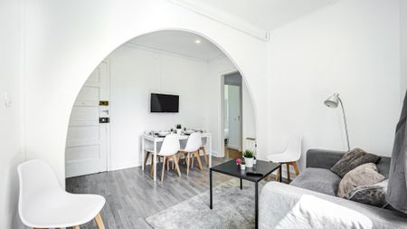 Bright single room in Valencia street, in El Clot area - Photo 3