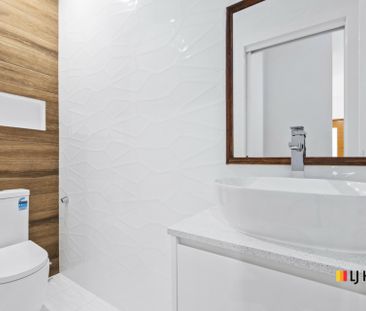 Executive 4 Bedroom Home With Stunning Outlook - Photo 5