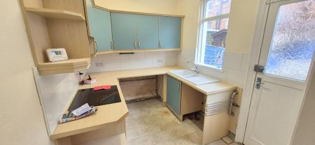 3 bedroom semi-detached house to rent - Photo 2