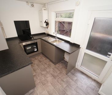 2 bedroom terraced house to rent - Photo 5