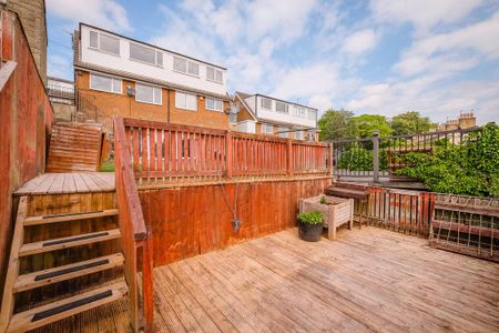 4 bedroom semi-detached house to rent - Photo 3