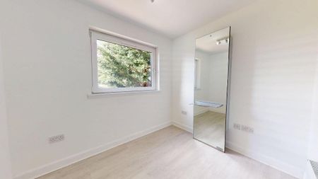 5 bedroom semi-detached house to rent - Photo 5