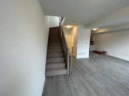 For Lease - 48 Spry Lane, Barrie, Ontario - Photo 3