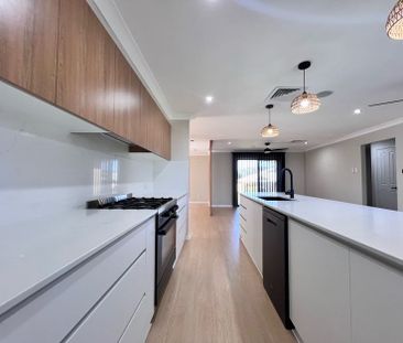 Prime Location! - Photo 4