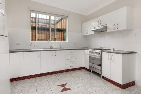 Spacious Family Home in a Prime Punchbowl Location - $850 Per Week - Photo 5