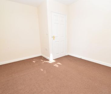Cedar Apartments, Chaloner Grove, Wakefield - Photo 6